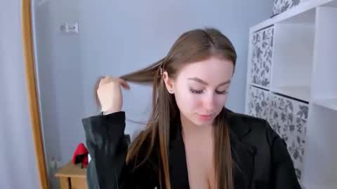 Snapshot of donnasensual chatting on December 3, 6:28 pm DonnaSensual online show from December 3, 6:28 pm