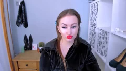 Snapshot of donnasensual chatting on February 3, 4:23 pm DonnaSensual online show from February 3, 4:23 pm