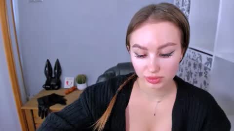 Snapshot of donnasensual chatting on February 12, 5:41 pm DonnaSensual online show from February 12, 5:41 pm