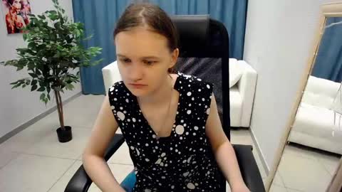 Snapshot of donnasia chatting on May 26, 10:44 am Sia online show from May 26, 10:44 am