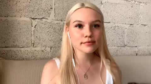 Snapshot of donnettakeblish chatting on October 13, 10:48 am Stella online show from October 13, 10:48 am