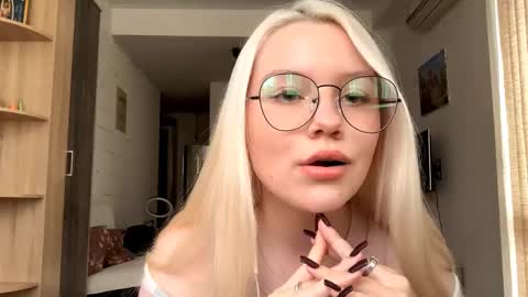 Snapshot of donnettakeblish chatting on October 19, 12:39 pm Stella online show from October 19, 12:39 pm