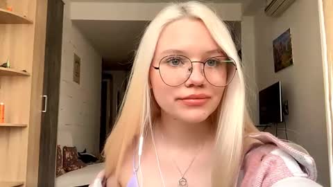 Snapshot of donnettakeblish chatting on October 20, 12:16 pm Stella online show from October 20, 12:16 pm