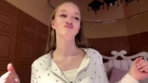 Anika online show from March 9, 1:15 pm