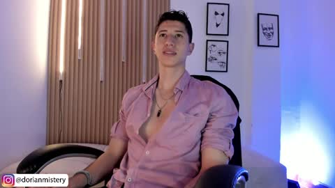 Snapshot of dorian_mystery chatting on May 22, 2:33 pm dorian_mystery online show from May 22, 2:33 pm