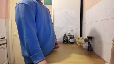 Snapshot of doriancretu95 chatting on December 13, 7:43 pm menu below online show from December 13, 7:43 pm