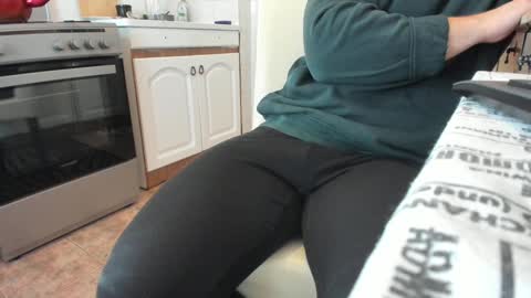 Snapshot of doriancretu95 chatting on December 17, 9:07 am menu below online show from December 17, 9:07 am