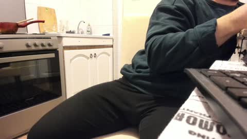 Snapshot of doriancretu95 chatting on December 17, 6:42 pm menu below online show from December 17, 6:42 pm