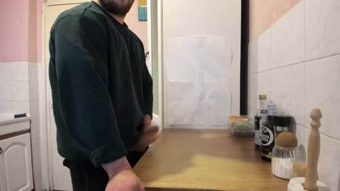 Snapshot of doriancretu95 chatting on December 20, 9:21 am menu below online show from December 20, 9:21 am