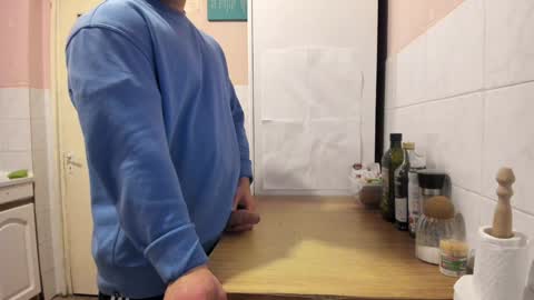 Snapshot of doriancretu95 chatting on January 28, 6:39 pm menu below online show from January 28, 6:39 pm