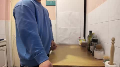 Snapshot of doriancretu95 chatting on February 15, 7:06 am menu below online show from February 15, 7:06 am