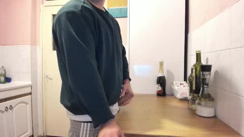 Snapshot of doriancretu95 chatting on November 17, 2:06 am menu below online show from November 17, 2:06 am