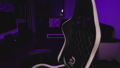 Dorian Reyes online show from October 30, 12:45 am