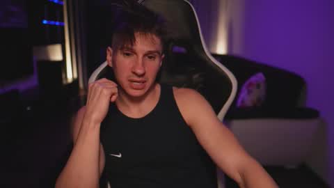 Dorian Reyes online show from November 14, 1:26 am