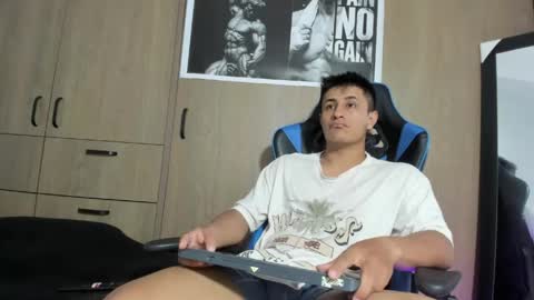 dorman_boy online show from May 18, 4:07 am