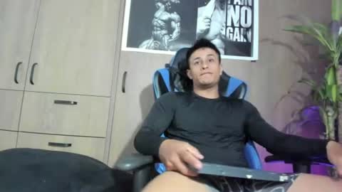 Snapshot of dorman_boy chatting on July 29, 3:37 am dorman_boy online show from July 29, 3:37 am