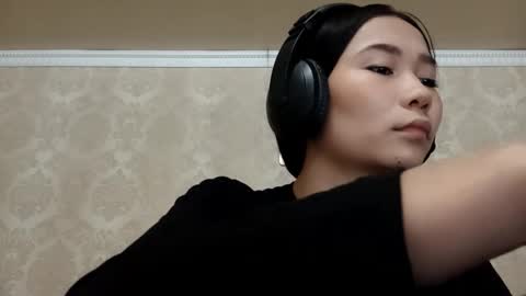 YuKi  online show from October 18, 11:33 am