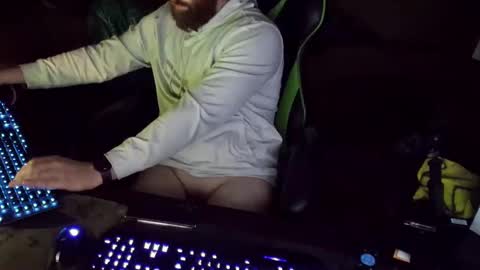 Snapshot of dotyoureyezez chatting on December 10, 9:44 am DotYourEyezez online show from December 10, 9:44 am