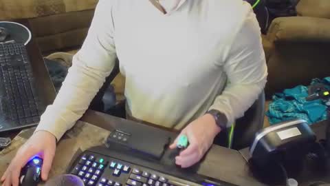 Snapshot of dotyoureyezez chatting on December 26, 5:08 pm DotYourEyezez online show from December 26, 5:08 pm