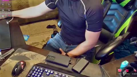 Snapshot of dotyoureyezez chatting on December 28, 12:04 am DotYourEyezez online show from December 28, 12:04 am