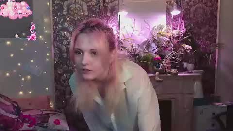 Snapshot of doublebubble_ chatting on July 7, 2:14 am DiBi online show from July 7, 2:14 am