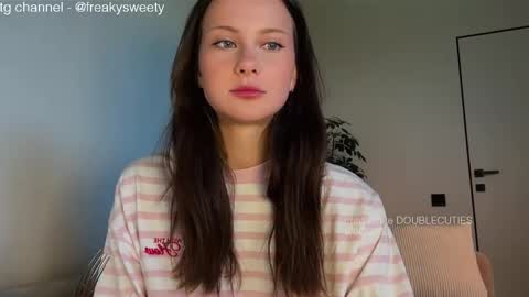 Snapshot of doublecuties chatting on June 9, 4:02 am Lana Eva dont forget to give us a thumb up online show from June 9, 4:02 am