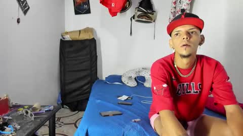 douglas_gallegos online show from February 13, 9:33 pm