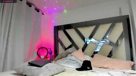 Douglas Safado online show from April 18, 7:23 am