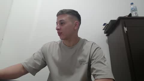 draco_boy2000 online show from October 4, 9:13 pm