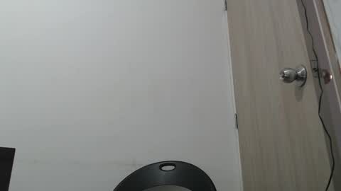 draco_boy2000 online show from February 18, 9:11 pm