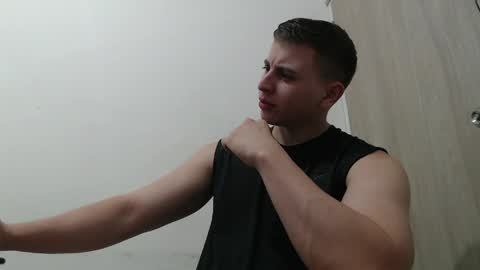 draco_boy2000 online show from April 9, 12:21 am