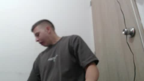 Snapshot of draco_boy2000 chatting on April 28, 12:20 am draco_boy2000 online show from April 28, 12:20 am