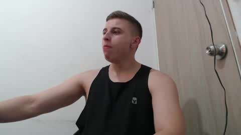 Snapshot of draco_boy2000 chatting on April 30, 1:34 am draco_boy2000 online show from April 30, 1:34 am