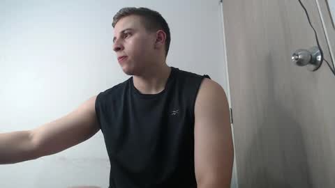 Snapshot of draco_boy2000 chatting on May 12, 12:19 am draco_boy2000 online show from May 12, 12:19 am