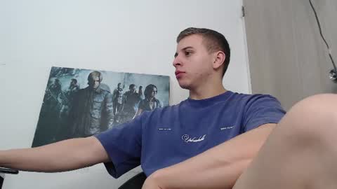Snapshot of draco_boy2000 chatting on June 20, 1:09 am draco_boy2000 online show from June 20, 1:09 am