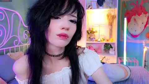 Snapshot of draculaura_ chatting on December 6, 9:13 pm Draculaura online show from December 6, 9:13 pm