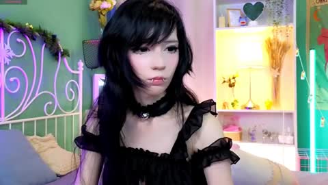 Snapshot of draculaura_ chatting on December 13, 8:58 pm Draculaura online show from December 13, 8:58 pm