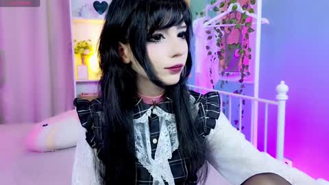 Snapshot of draculaura_ chatting on January 19, 8:41 pm Draculaura online show from January 19, 8:41 pm