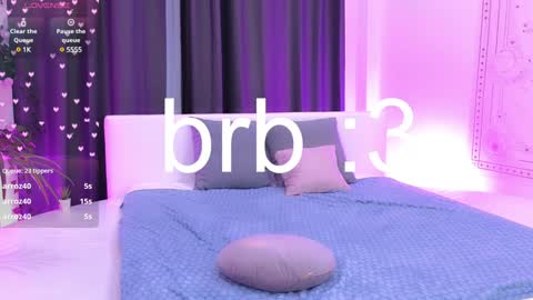 Snapshot of draculaura_ chatting on February 7, 11:45 pm Draculaura online show from February 7, 11:45 pm