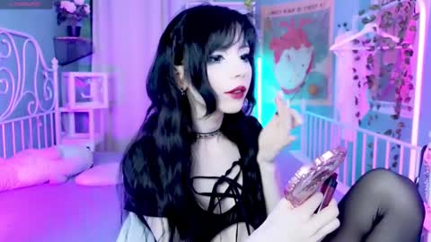 Snapshot of draculaura_ chatting on February 9, 9:17 pm Draculaura online show from February 9, 9:17 pm