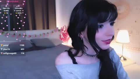 Snapshot of draculaura_ chatting on February 16, 11:59 pm Draculaura online show from February 16, 11:59 pm