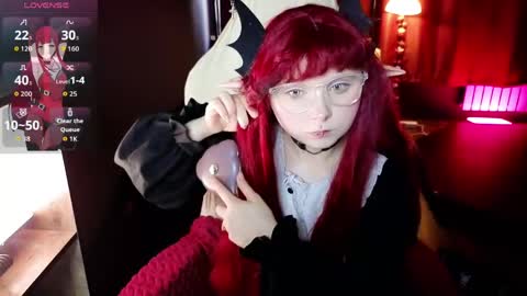 Snapshot of draculaura_ chatting on April 19, 10:36 am Draculaura online show from April 19, 10:36 am