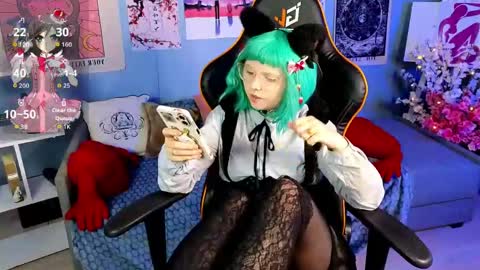 Snapshot of draculaura_ chatting on May 6, 4:12 pm Draculaura online show from May 6, 4:12 pm