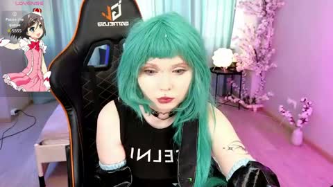 Snapshot of draculaura_ chatting on May 17, 10:22 am Draculaura online show from May 17, 10:22 am
