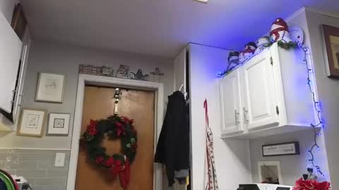 Snapshot of dragomoon70 chatting on February 14, 10:23 am dragomoon70 online show from February 14, 10:23 am