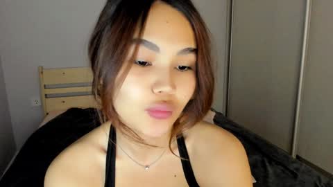 Snapshot of dragon_princesss chatting on December 12, 1:17 pm Airi online show from December 12, 1:17 pm