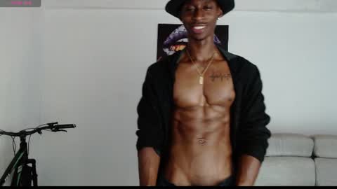 Snapshot of drake_brown_23 chatting on June 25, 7:35 am Drake 23 online show from June 25, 7:35 am