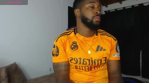 Snapshot of drake_nassir4 chatting on May 28, 4:21 am ---Drake--- online show from May 28, 4:21 am
