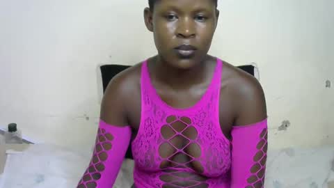 Snapshot of drama_queeen chatting on February 27, 3:45 pm drama_queeen online show from February 27, 3:45 pm