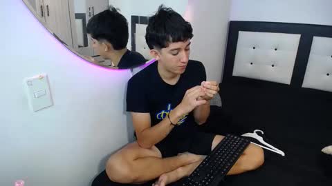 -- nicolle and jhon -- online show from November 4, 8:19 pm